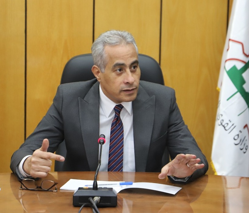 وزير القوى العامله 